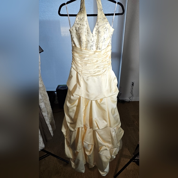 Pinky & Me full length sz. 4 Off White or light yellow Bridal/Prom Gown - Picture 3 of 3